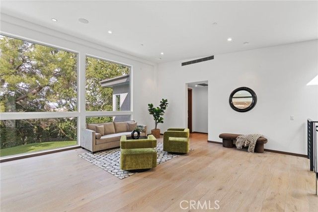 15641 Meadowgate, Los Angeles, CA 91436