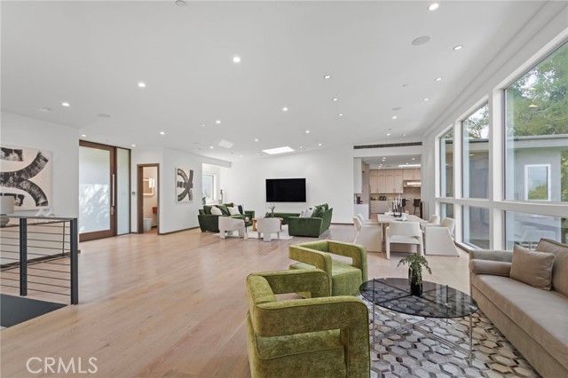 15641 Meadowgate, Los Angeles, CA 91436