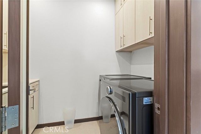 15641 Meadowgate, Los Angeles, CA 91436