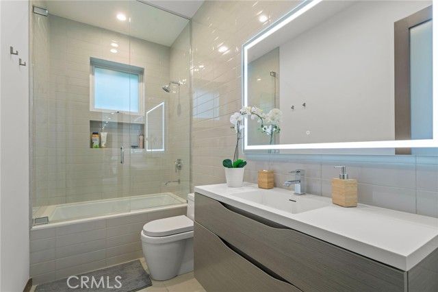 15641 Meadowgate, Los Angeles, CA 91436