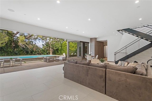 15641 Meadowgate, Los Angeles, CA 91436