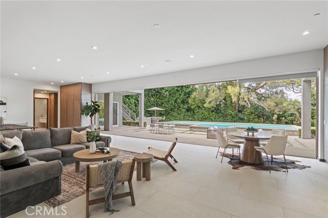 15641 Meadowgate, Los Angeles, CA 91436