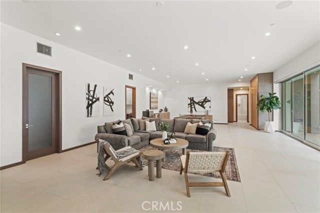 15641 Meadowgate, Los Angeles, CA 91436