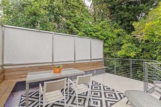 15641 Meadowgate, Los Angeles, CA 91436