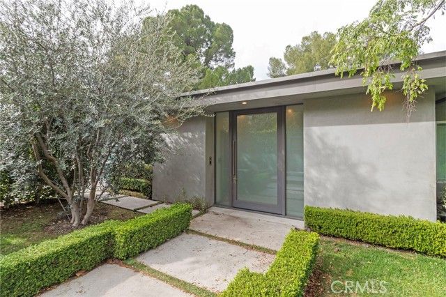 15641 Meadowgate, Los Angeles, CA 91436