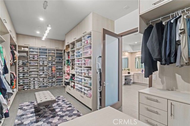 15641 Meadowgate, Los Angeles, CA 91436