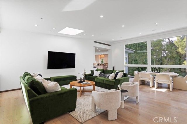 15641 Meadowgate, Los Angeles, CA 91436