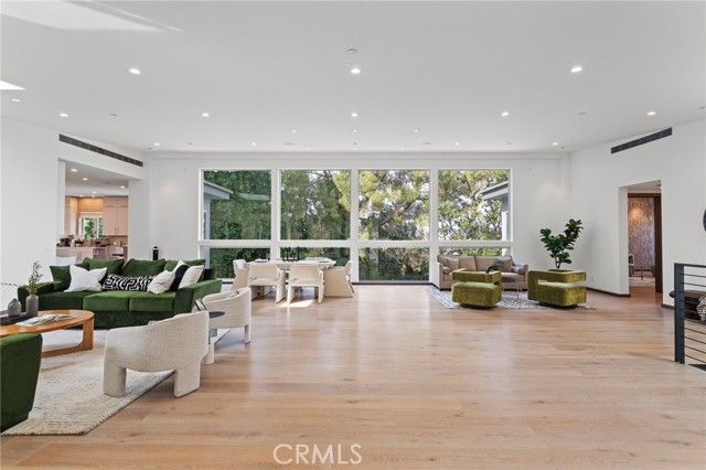 15641 Meadowgate, Los Angeles, CA 91436