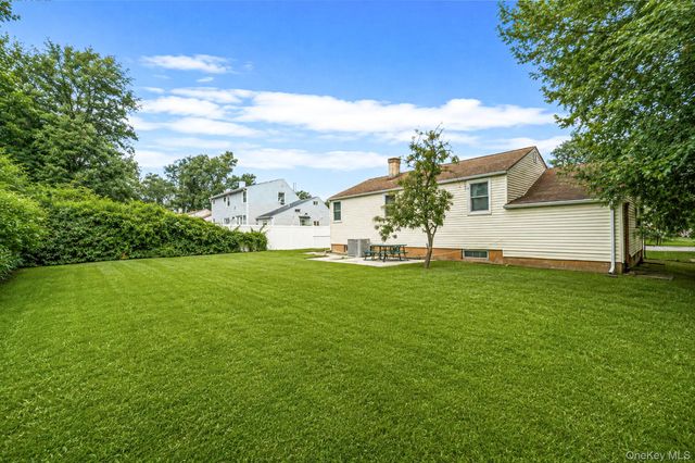 42 Walton Street, Brentwood, NY 11717
