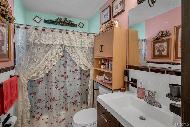 1582 Chandler Avenue, Lincoln Park, MI 48146