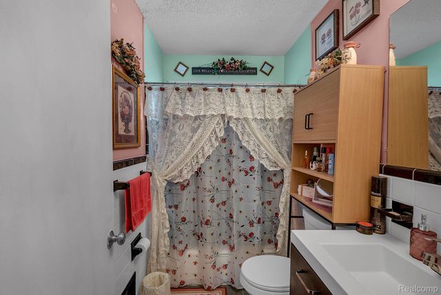 1582 Chandler Avenue, Lincoln Park, MI 48146