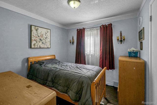 1582 Chandler Avenue, Lincoln Park, MI 48146