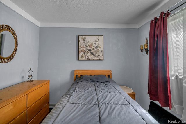 1582 Chandler Avenue, Lincoln Park, MI 48146