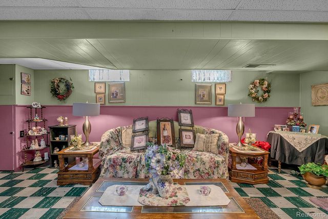 1582 Chandler Avenue, Lincoln Park, MI 48146