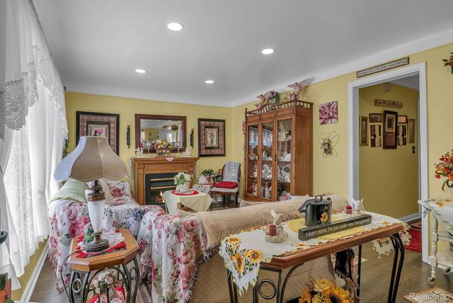 1582 Chandler Avenue, Lincoln Park, MI 48146