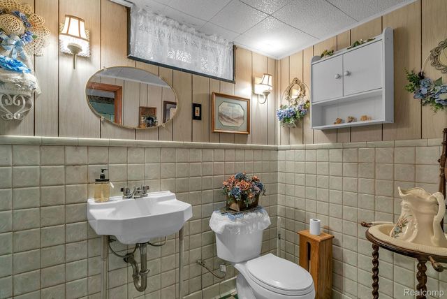 1582 Chandler Avenue, Lincoln Park, MI 48146