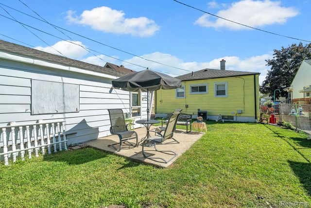 1582 Chandler Avenue, Lincoln Park, MI 48146