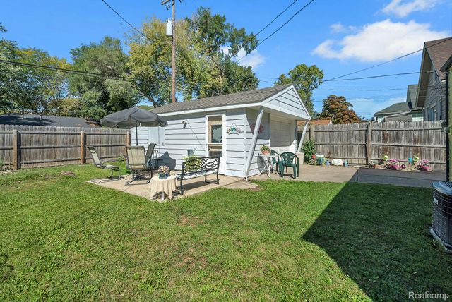 1582 Chandler Avenue, Lincoln Park, MI 48146