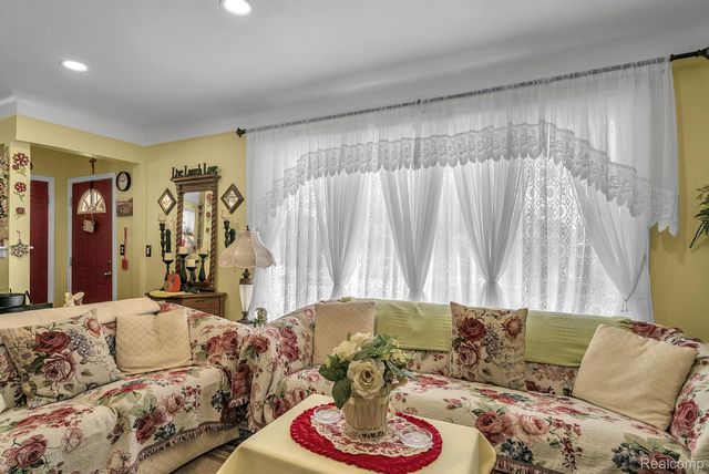 1582 Chandler Avenue, Lincoln Park, MI 48146