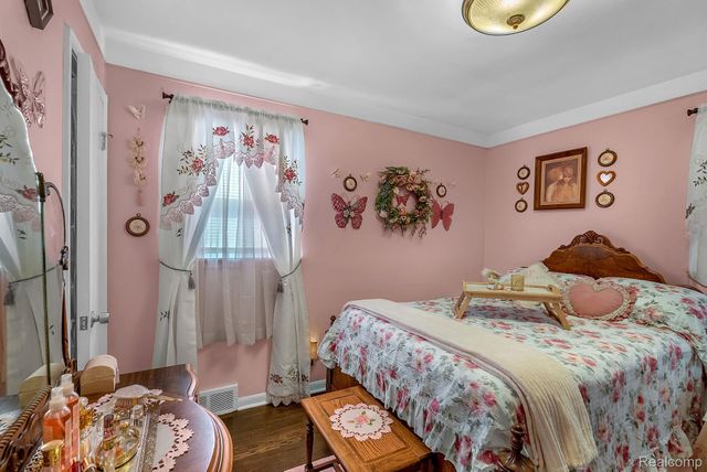 1582 Chandler Avenue, Lincoln Park, MI 48146