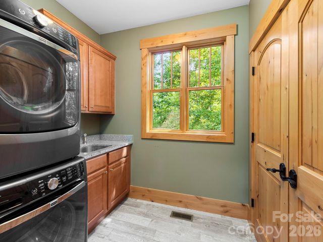 600 White Water Way, Marshall, NC 28753