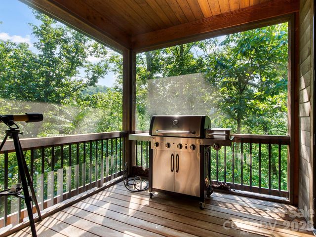 600 White Water Way, Marshall, NC 28753