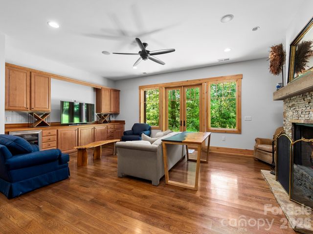 600 White Water Way, Marshall, NC 28753