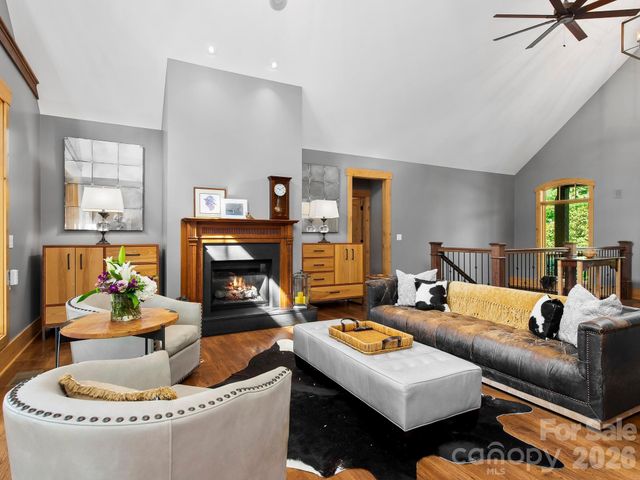 600 White Water Way, Marshall, NC 28753