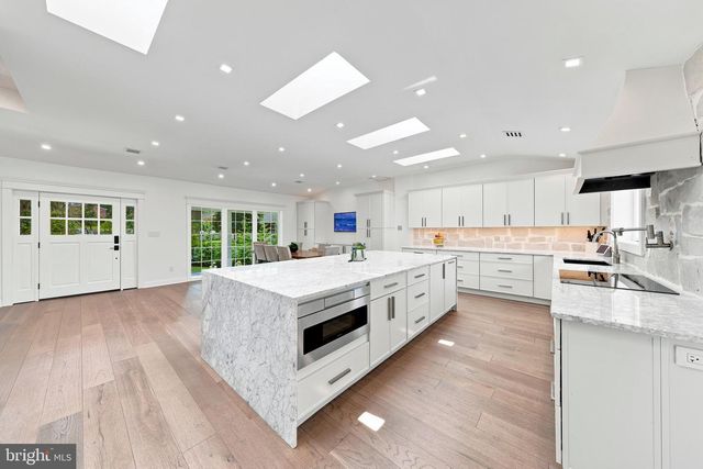 14 HEDGEROW CT, Haddon Township, NJ 08107
