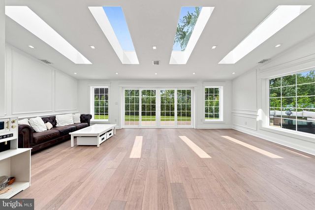 14 HEDGEROW CT, Haddon Township, NJ 08107