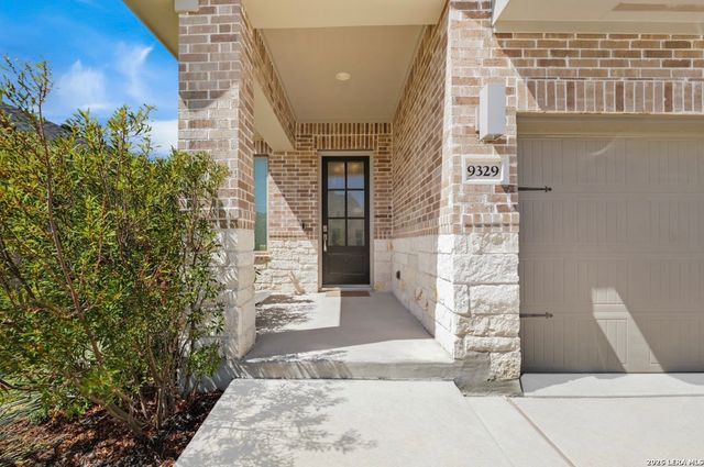 9329 TRESTLE CRK, San Antonio, TX 78254