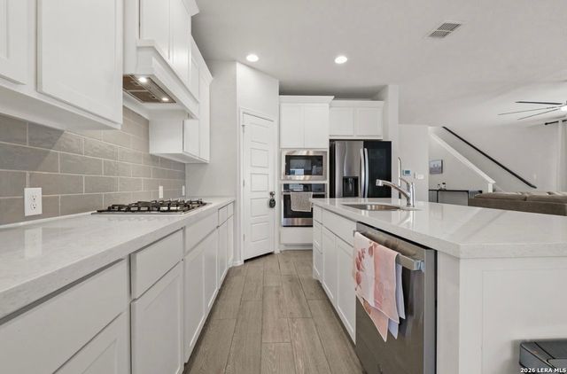 9329 TRESTLE CRK, San Antonio, TX 78254