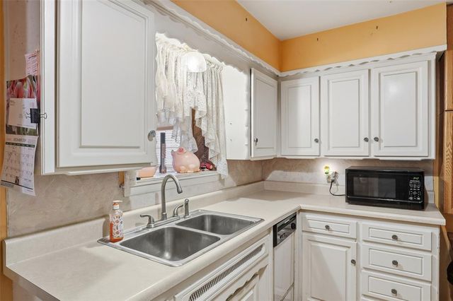 616 Kingston Drive, Yukon, OK 73099