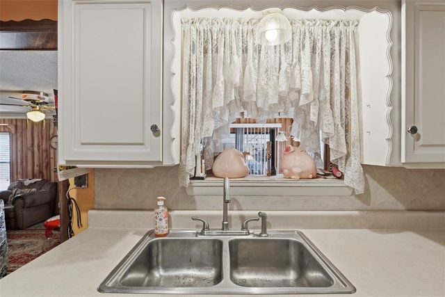 616 Kingston Drive, Yukon, OK 73099