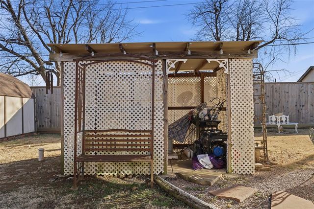 616 Kingston Drive, Yukon, OK 73099