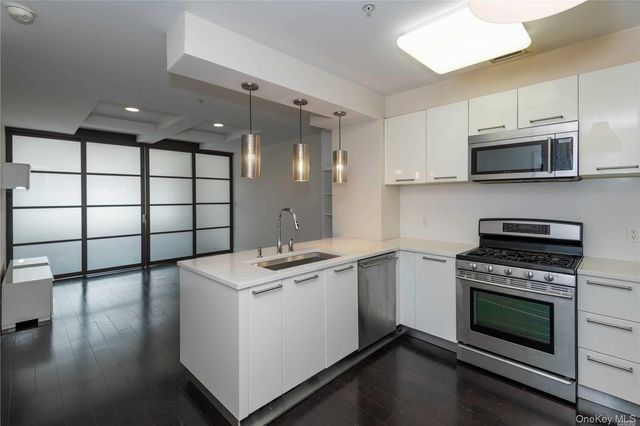 64-05 Yellowstone Boulevard 209, Forest Hills, NY 11375