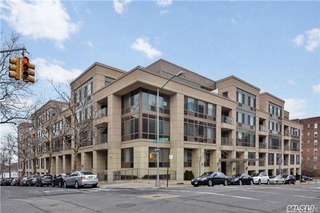 64-05 Yellowstone Boulevard 209, Forest Hills, NY 11375