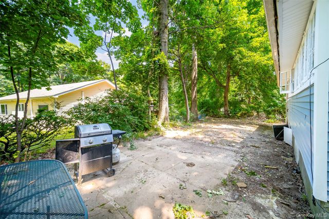 18 Paradise Trail, Monroe, NY 10950