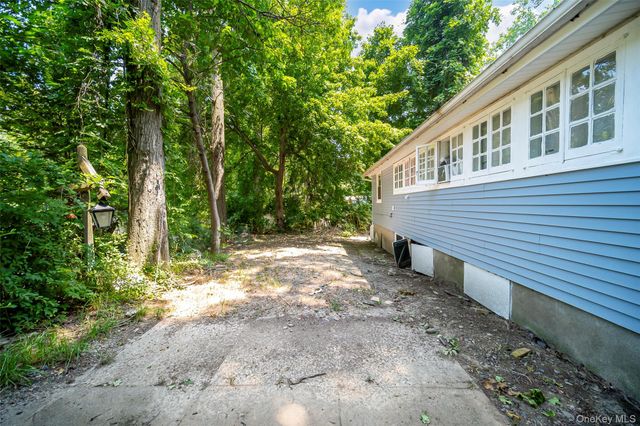18 Paradise Trail, Monroe, NY 10950