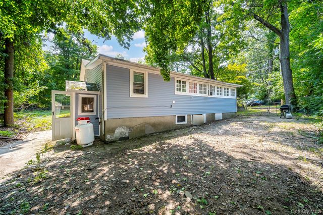 18 Paradise Trail, Monroe, NY 10950