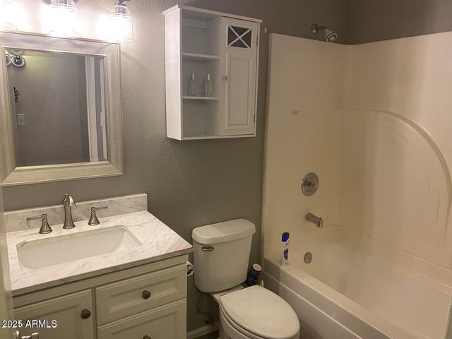 325 E CONTINENTAL Drive, Tempe, AZ 85288