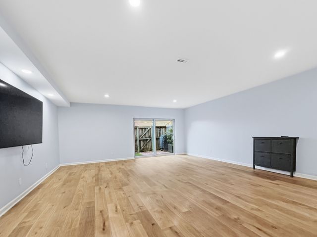 6009 E University Boulevard 131, Dallas, TX 75206