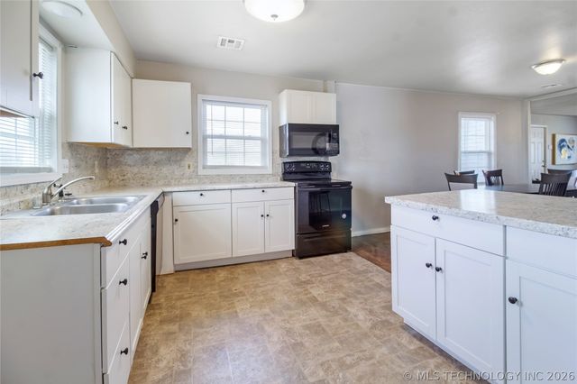 1916 W Union Place, Collinsville, OK 74021