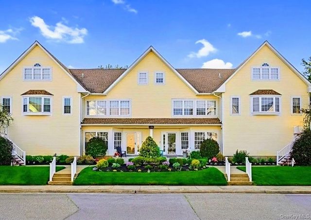 226 Westside Avenue B, Freeport, NY 11520