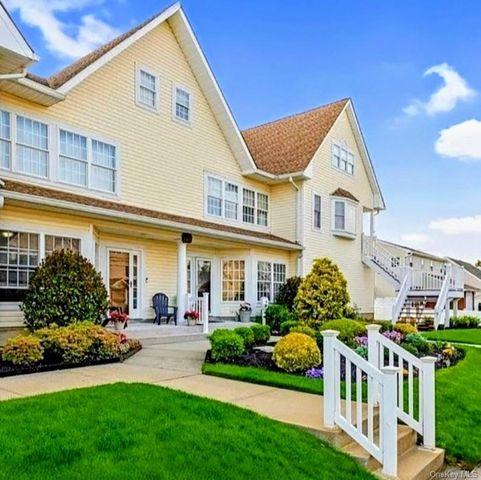 226 Westside Avenue B, Freeport, NY 11520