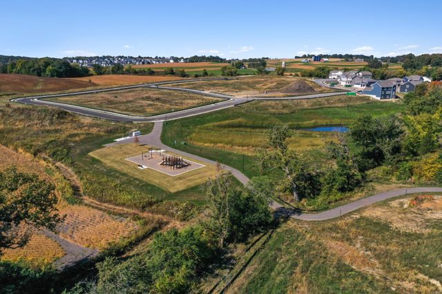 1725 Oak Creek Pass, Chaska, MN 55318