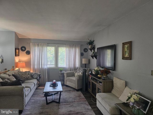 518 LOUISIANA TRL, Browns Mills, NJ 08015