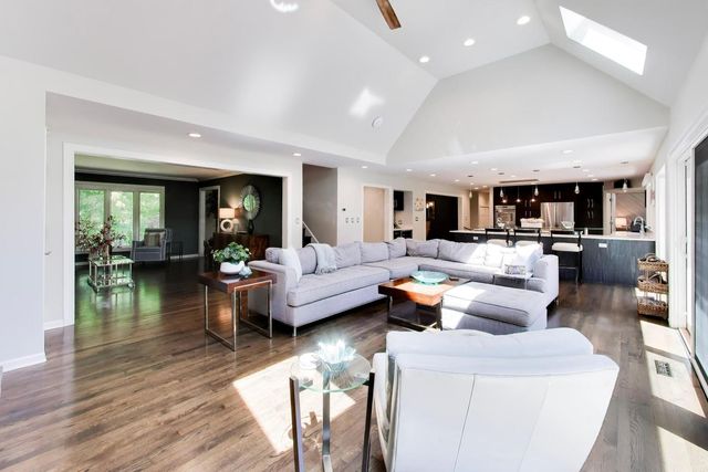 25291 N Saint Marys Road, Libertyville, IL 60048