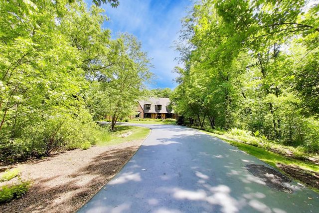 25291 N Saint Marys Road, Libertyville, IL 60048