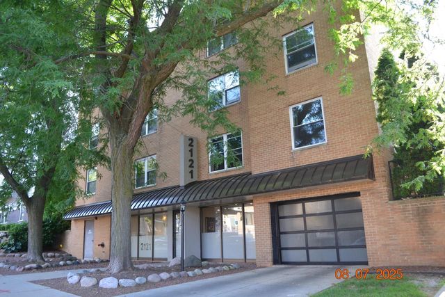 2121 N Cambridge AVENUE #207, Milwaukee, WI 53202